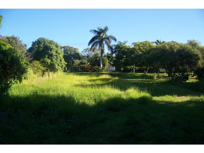 26 PINE AV, Lamb Island QLD 4184