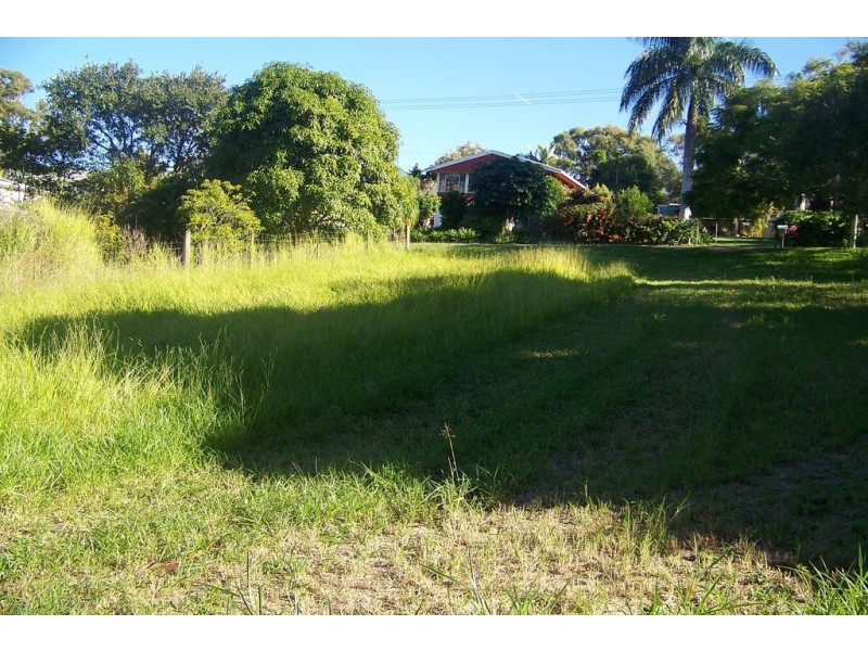 26 PINE AV, Lamb Island QLD 4184