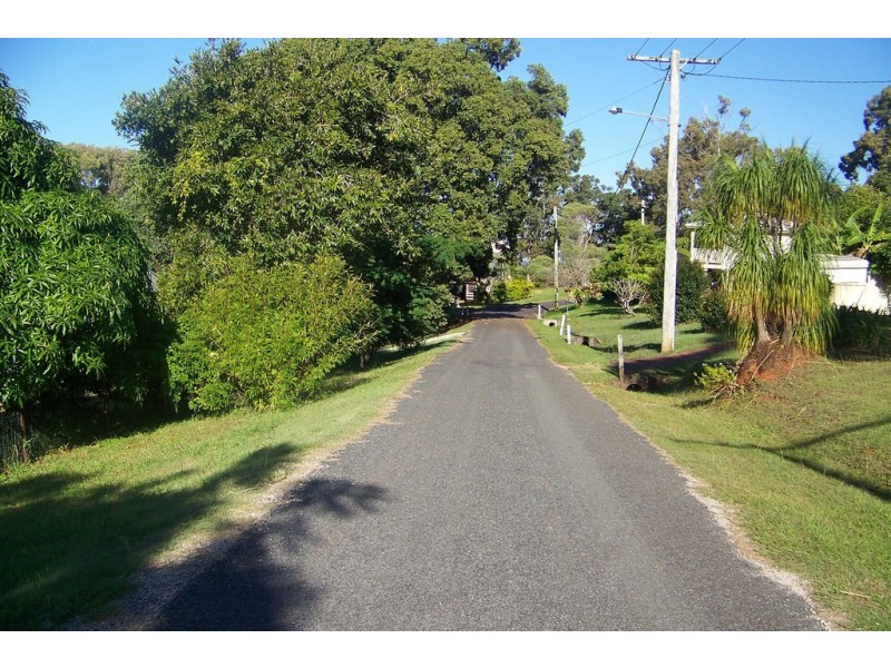 26 PINE AV, Lamb Island QLD 4184