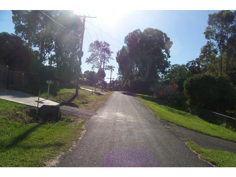 26 PINE AV, Lamb Island QLD 4184