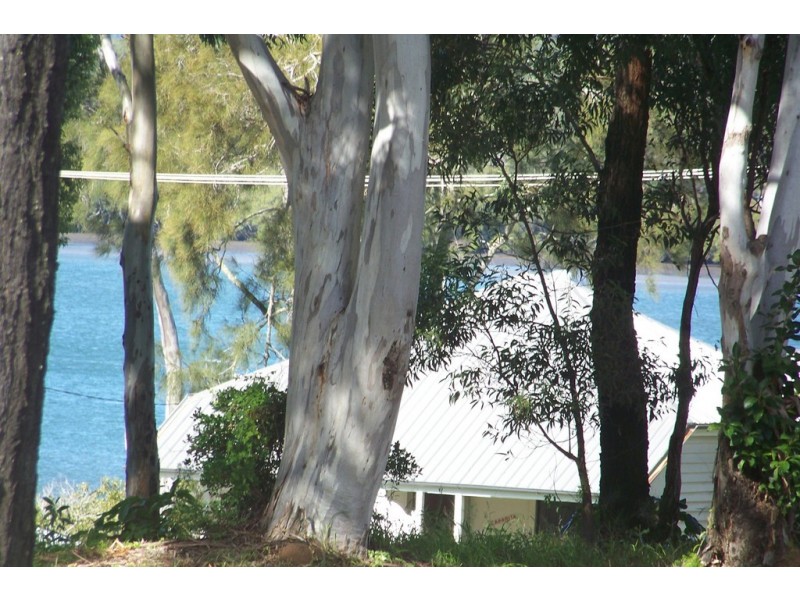 26 CREST HAVEN, Lamb Island QLD 4184