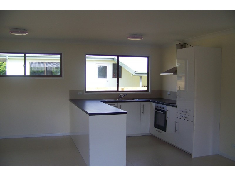 24 CREST HAVEN, Lamb Island QLD 4184