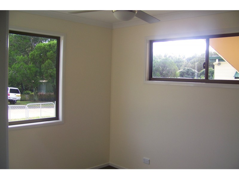 24 CREST HAVEN, Lamb Island QLD 4184