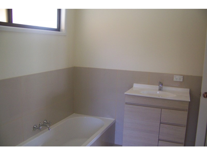 24 CREST HAVEN, Lamb Island QLD 4184