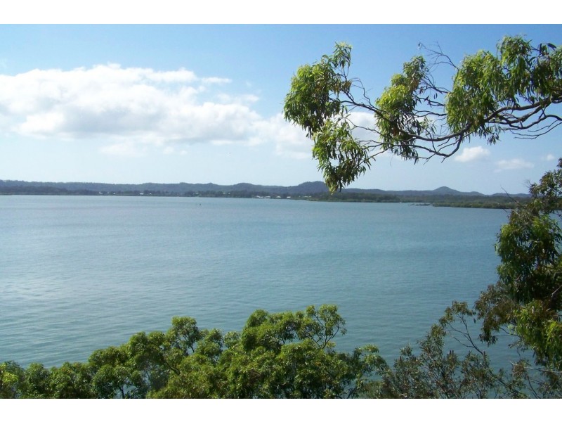 3 AZURE COURT, Lamb Island QLD 4184
