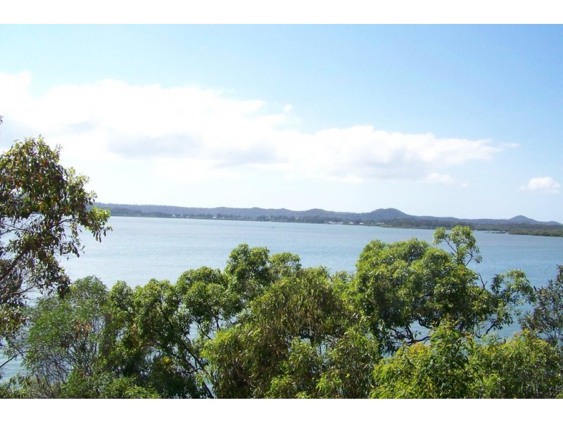 3 AZURE COURT, Lamb Island QLD 4184