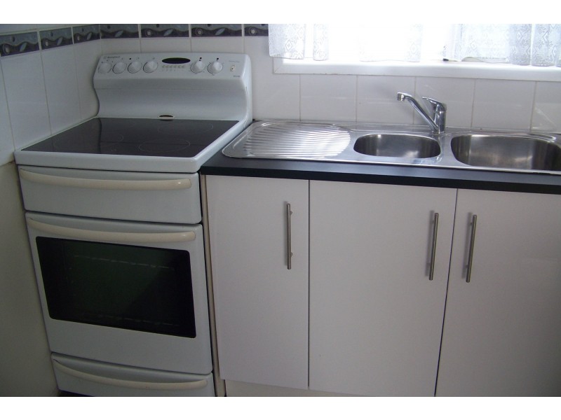 2 BELAR STREET, Lamb Island QLD 4184