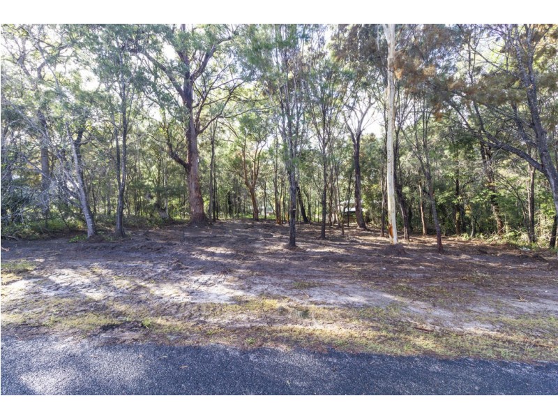 8 PRESIDENT TERRACE, Macleay Island QLD 4184