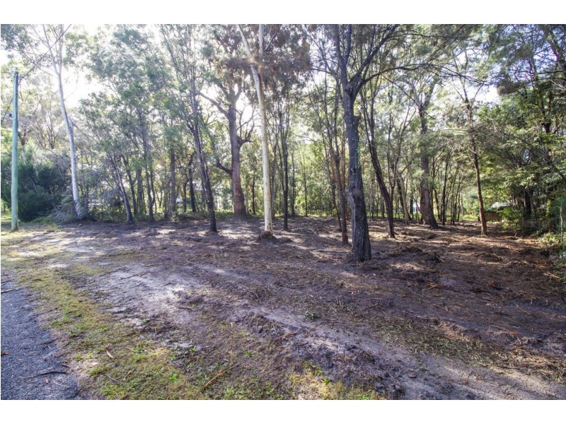 8 PRESIDENT TERRACE, Macleay Island QLD 4184