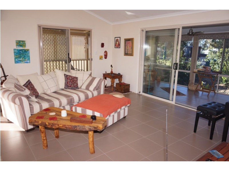 37 Kardinia street, Macleay Island QLD 4184