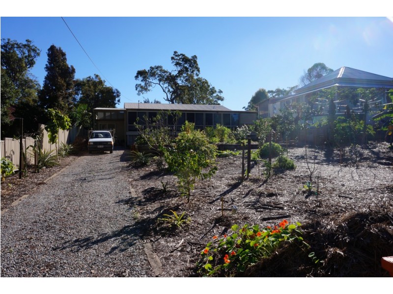 37 Kardinia street, Macleay Island QLD 4184