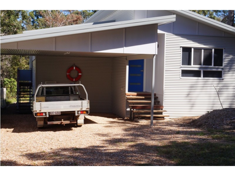 21 ALEXANDER STREET, Macleay Island QLD 4184