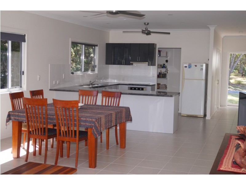 21 ALEXANDER STREET, Macleay Island QLD 4184