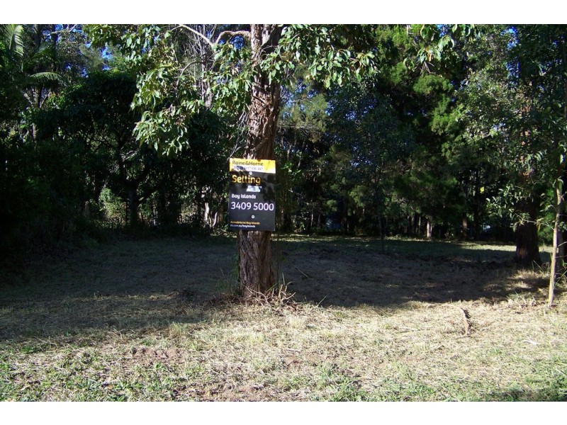 18 FLORA STREET, Lamb Island QLD 4184