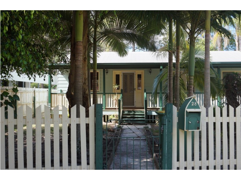 28 Kevin St, Macleay Island QLD 4184