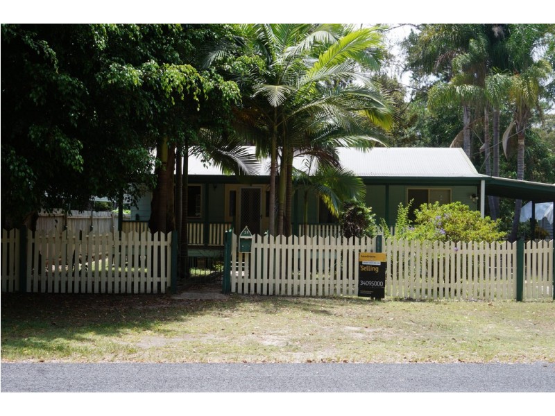 28 Kevin St, Macleay Island QLD 4184