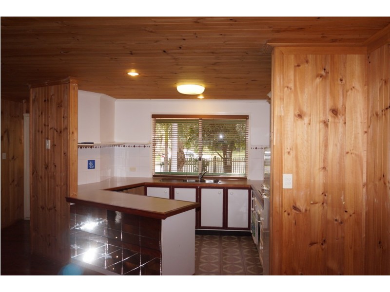 28 Kevin St, Macleay Island QLD 4184