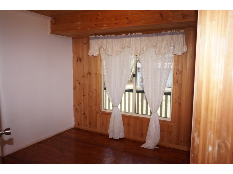 28 Kevin St, Macleay Island QLD 4184