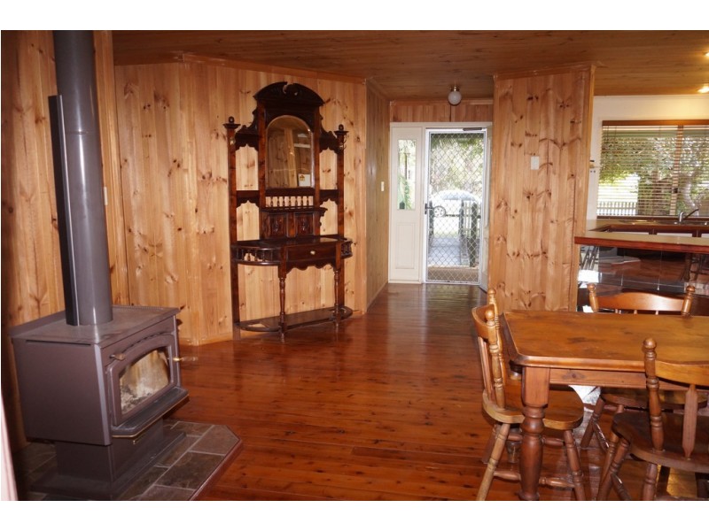 28 Kevin St, Macleay Island QLD 4184