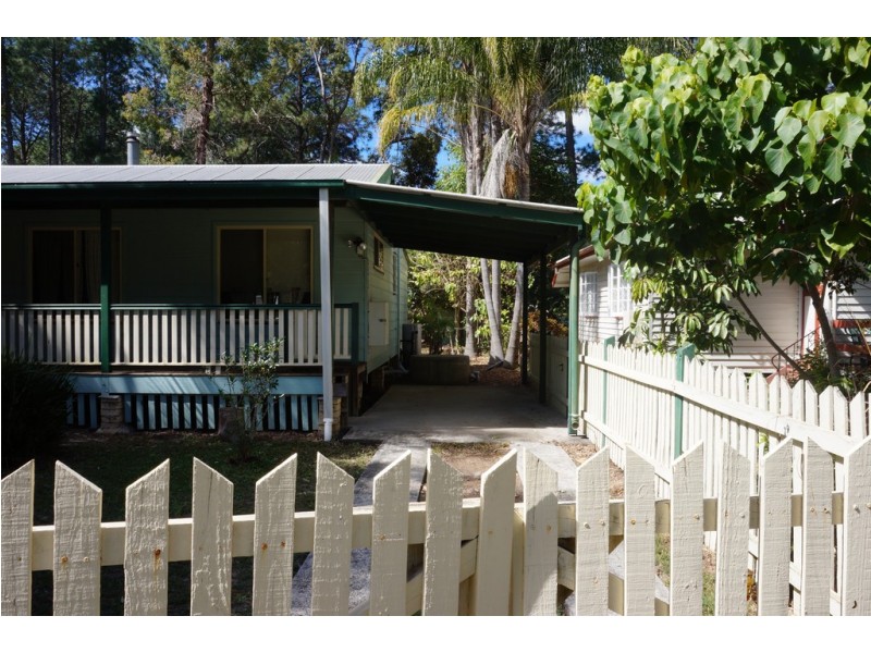 28 Kevin St, Macleay Island QLD 4184