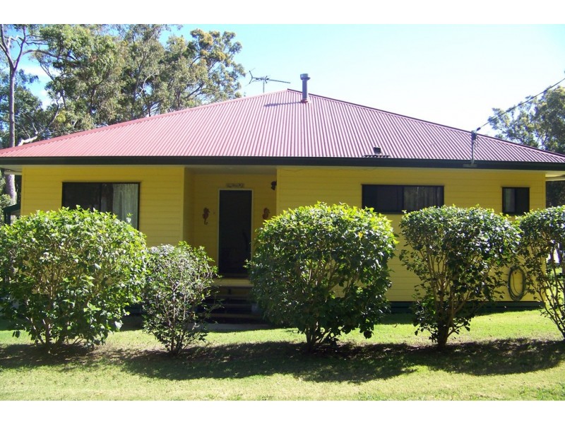 3 HELEN PARADE, Lamb Island QLD 4184