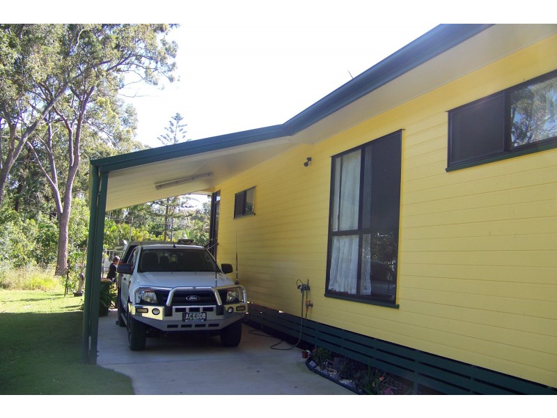 3 HELEN PARADE, Lamb Island QLD 4184