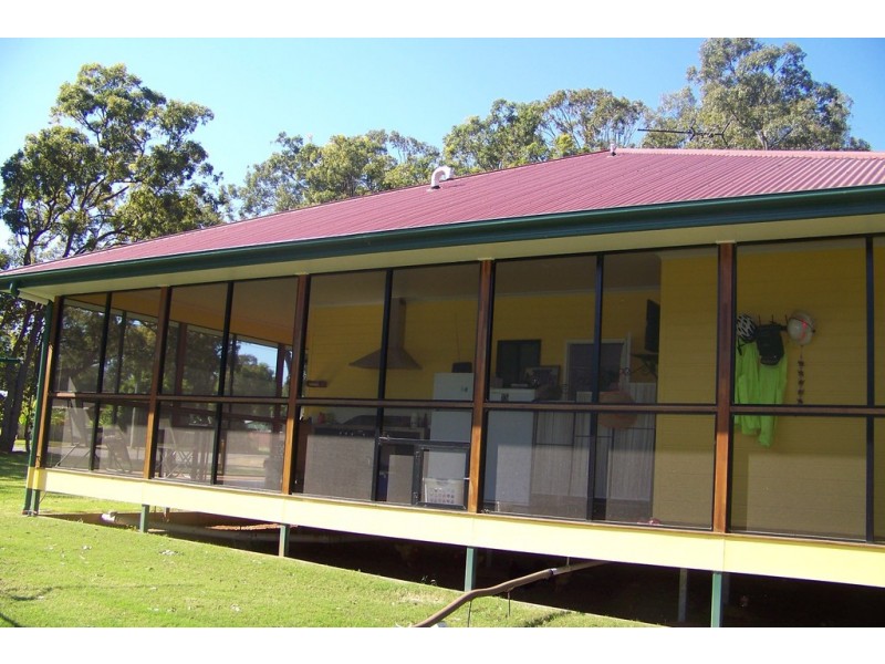 3 HELEN PARADE, Lamb Island QLD 4184