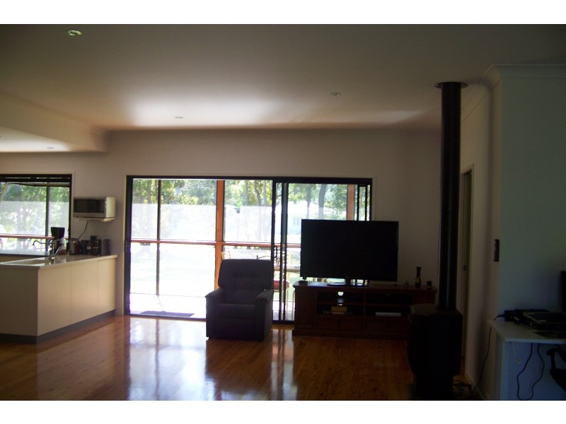 3 HELEN PARADE, Lamb Island QLD 4184