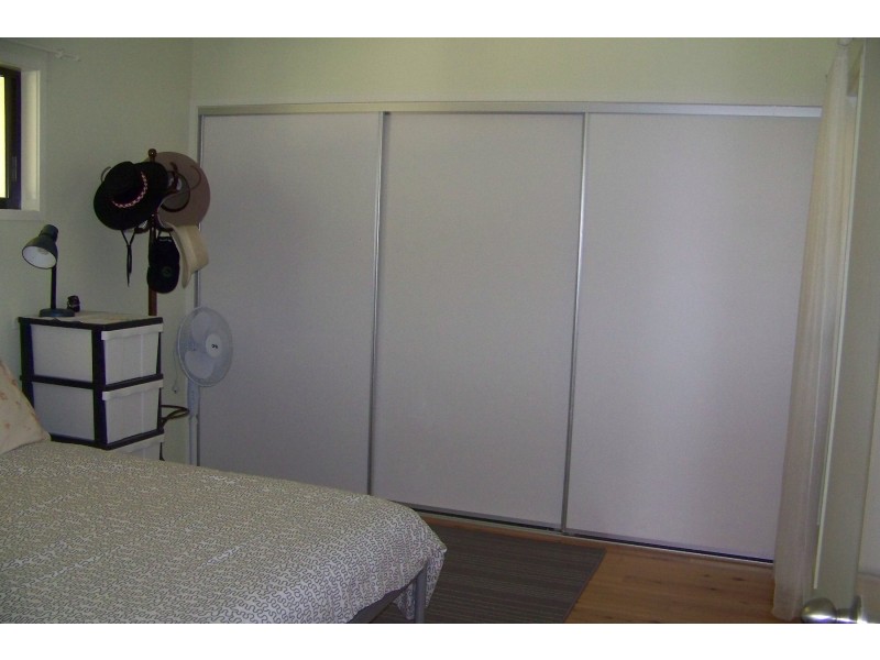 3 HELEN PARADE, Lamb Island QLD 4184