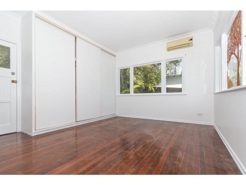 6 THOMAS STREET, Macleay Island QLD 4184