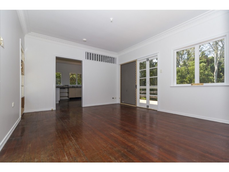 6 THOMAS STREET, Macleay Island QLD 4184