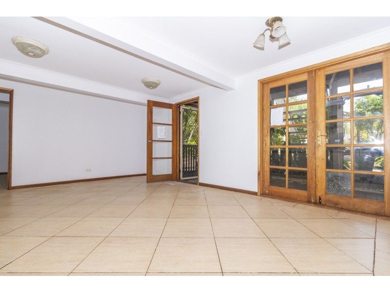 6 THOMAS STREET, Macleay Island QLD 4184