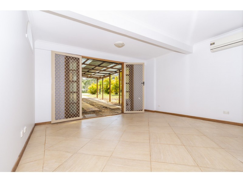 6 THOMAS STREET, Macleay Island QLD 4184