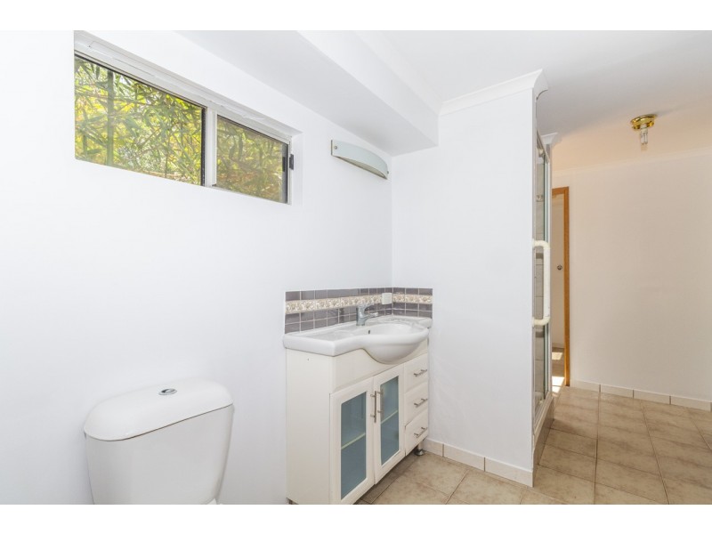 6 THOMAS STREET, Macleay Island QLD 4184