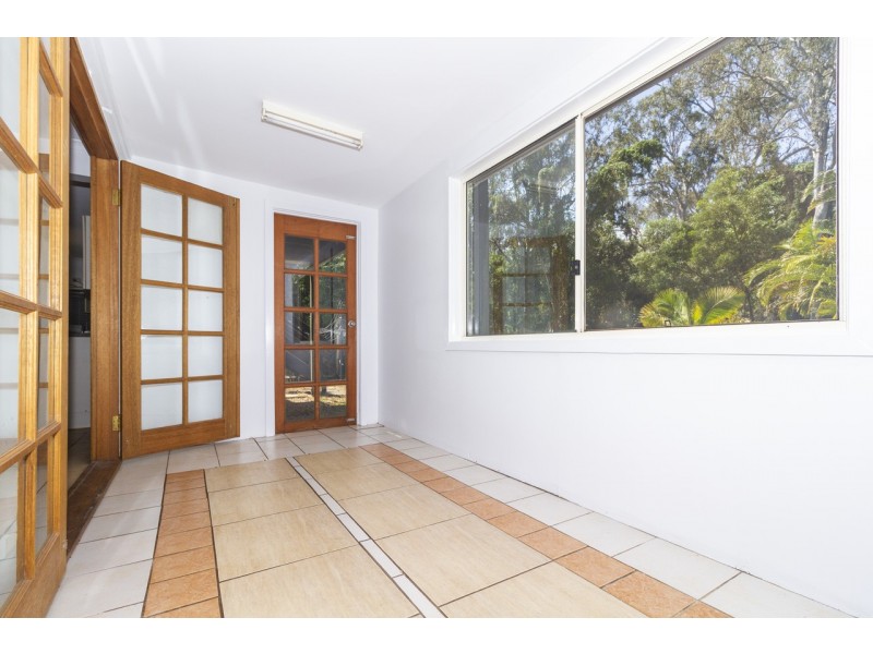 6 THOMAS STREET, Macleay Island QLD 4184