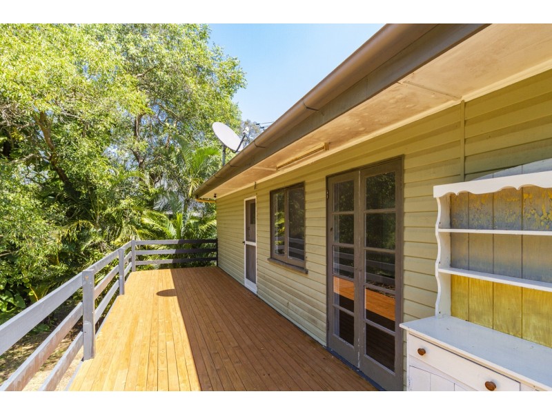 6 THOMAS STREET, Macleay Island QLD 4184