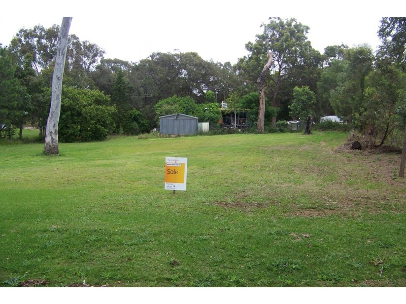 16 WYENA AV, Lamb Island QLD 4184