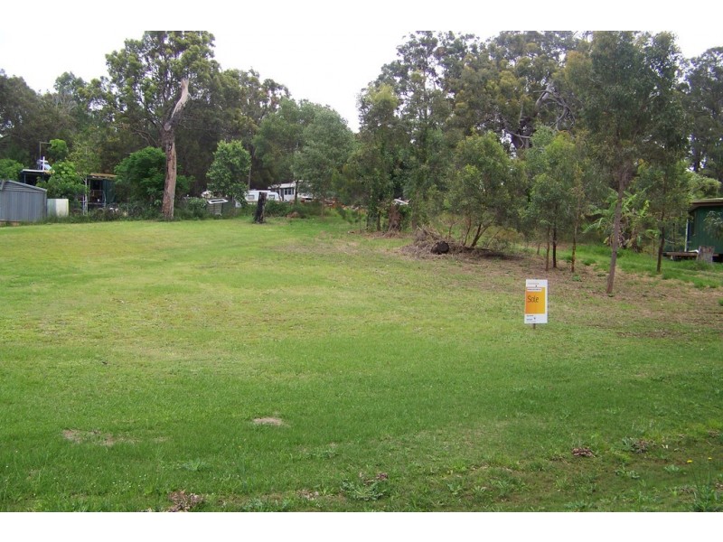16 WYENA AV, Lamb Island QLD 4184