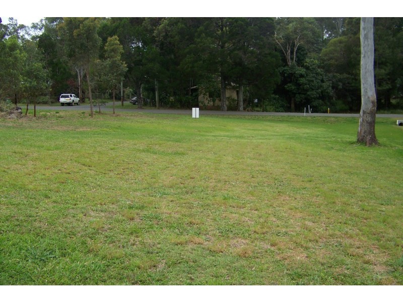 16 WYENA AV, Lamb Island QLD 4184