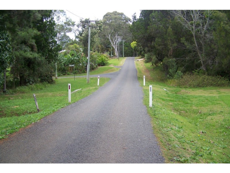 16 WYENA AV, Lamb Island QLD 4184