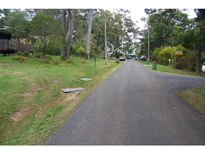16 WYENA AV, Lamb Island QLD 4184