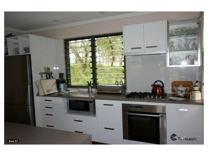 155 LUCAS DR, Lamb Island QLD 4184