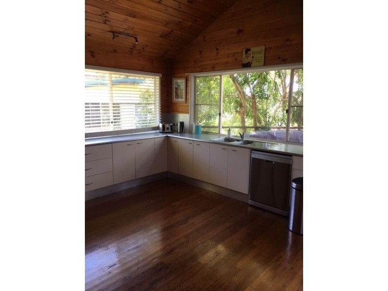 28 Blue Bay Crescent, Macleay Island QLD 4184