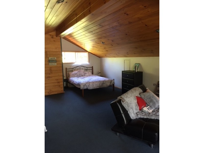 28 Blue Bay Crescent, Macleay Island QLD 4184