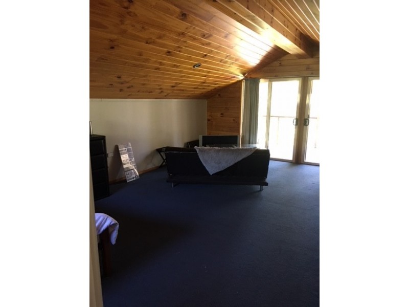 28 Blue Bay Crescent, Macleay Island QLD 4184