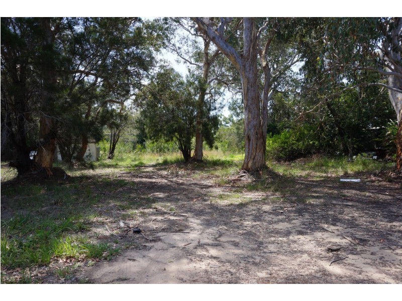 9 George St, Macleay Island QLD 4184