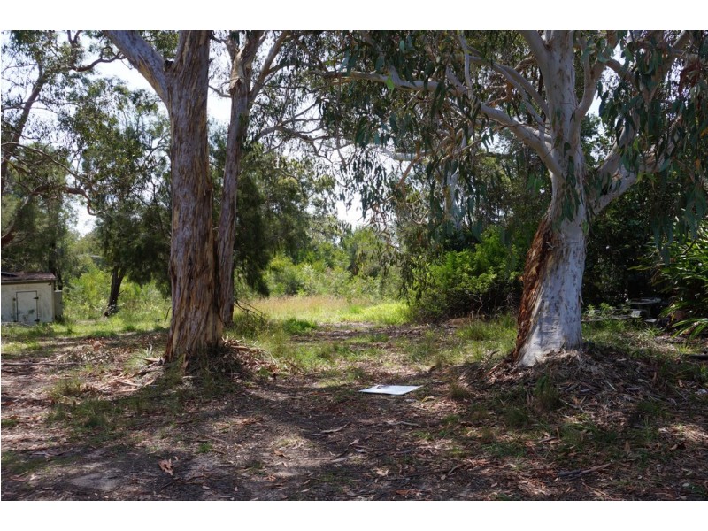 9 George St, Macleay Island QLD 4184