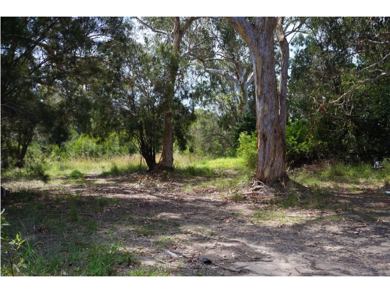 9 George St, Macleay Island QLD 4184