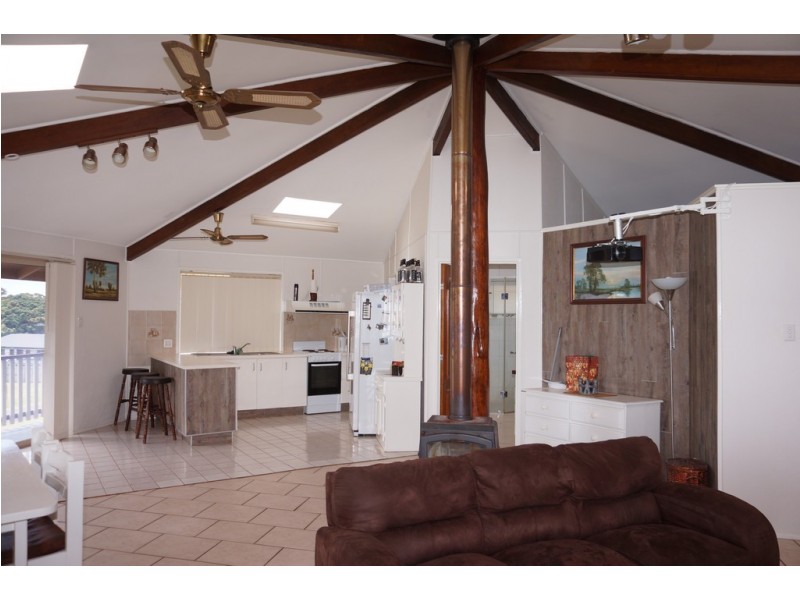 7 Cooee St, Macleay Island QLD 4184