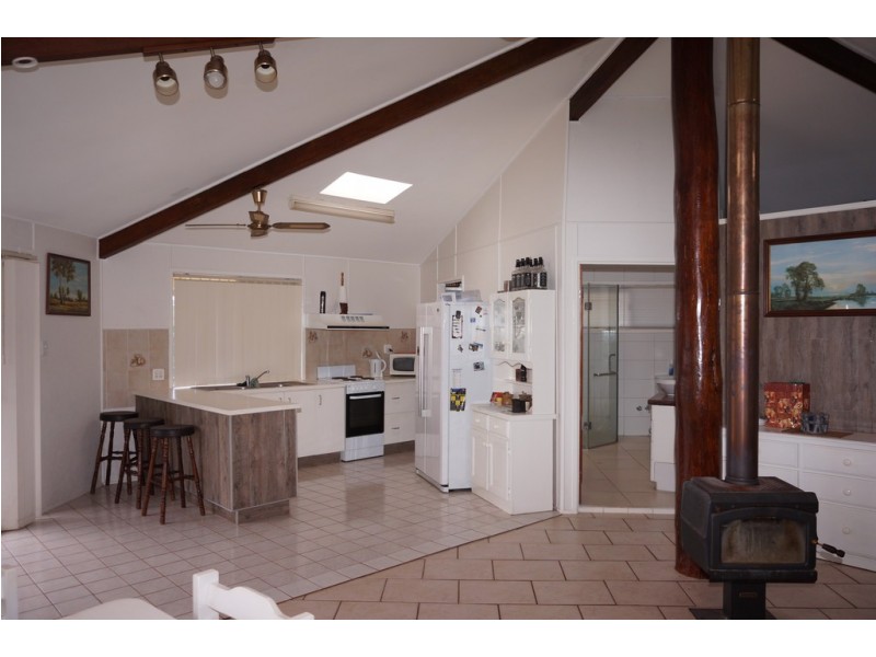 7 Cooee St, Macleay Island QLD 4184